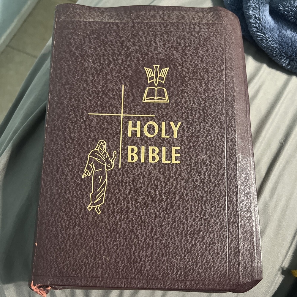 Vtg The Catholic Press Holy Family Edition of the Holy Bible 1950 Printed In USA